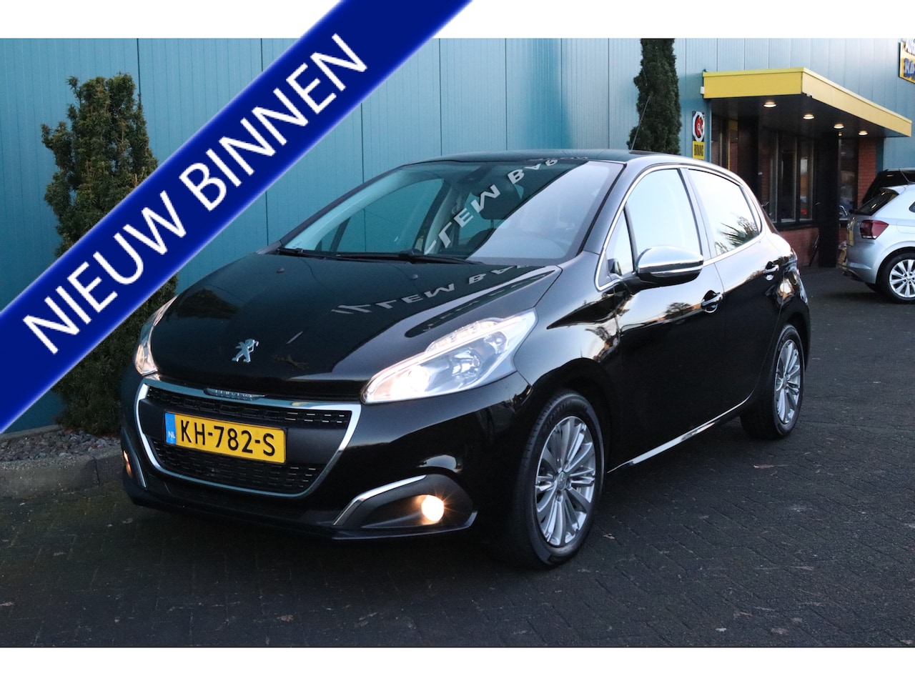 Peugeot 208 - 1.2 PureTech Blue Lease Executive ECC|CRUISE|CARPLAY|NAV|PDC|LMV - AutoWereld.nl