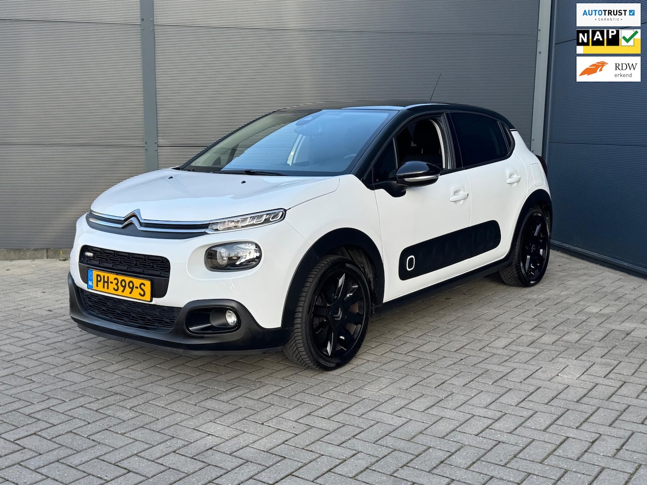 Citroën C3 - 1.2 PureTech Shine / Camera / Navi / Nap - AutoWereld.nl