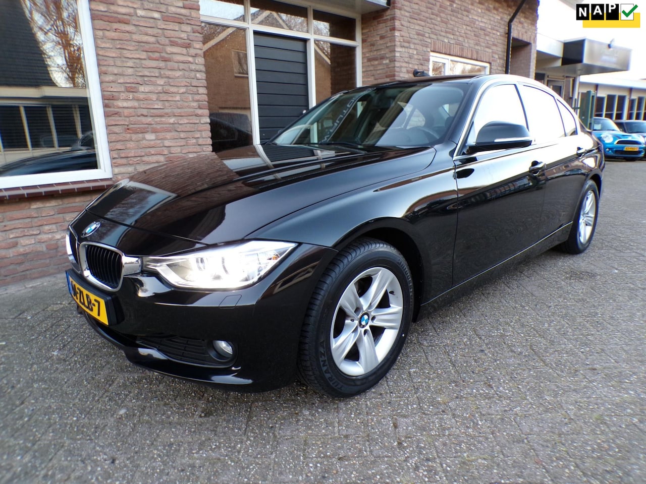 BMW 3-serie - 320i EfficientDynamics Edition Upgrade Edition Leder / Navi - AutoWereld.nl