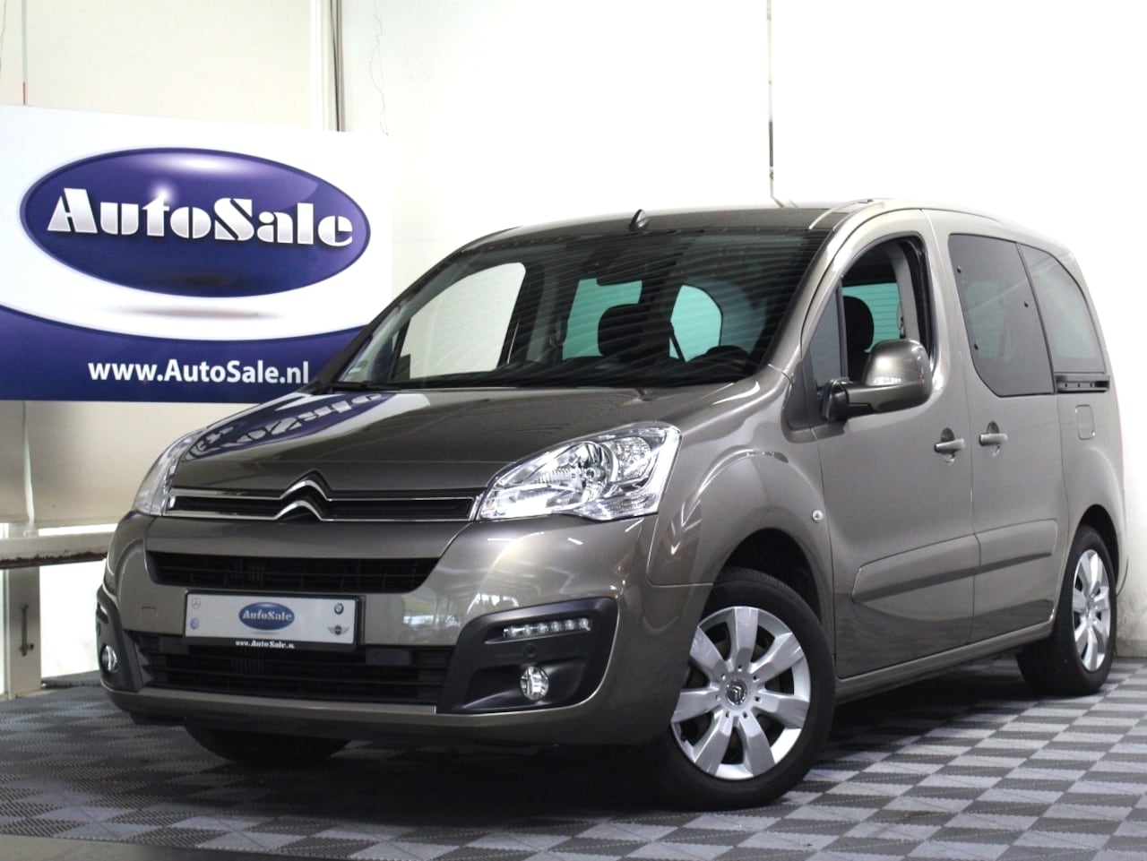 Citroën Berlingo - 1.2 PureTech Feel 1eEIGNR! NAV DAB BT CRUISE PDC '17 - AutoWereld.nl