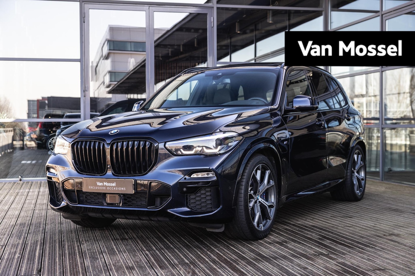 BMW X5 - 45E | M-PAKKET | PANORAMADAK | HEAD UP DISPLAY | HARMAN-KARDON AUDIO | WEGKLAPBARE TREKHAA - AutoWereld.nl