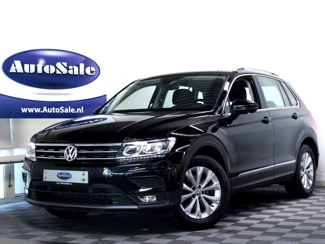 Volkswagen Tiguan - 1.4 TSI ACT Highline 54000km 1eEIG! ACC NAV CAMERA STOELVW '18 - AutoWereld.nl