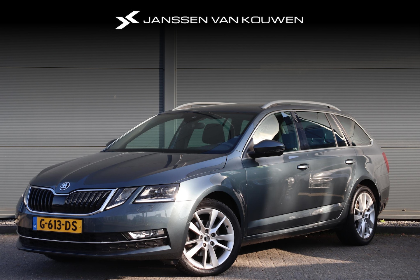 Skoda Octavia Combi - 1.5 TSI Greentech Business Edition Plus Automaat Trekhaak Panoramadak Stoelverwarming LED - AutoWereld.nl