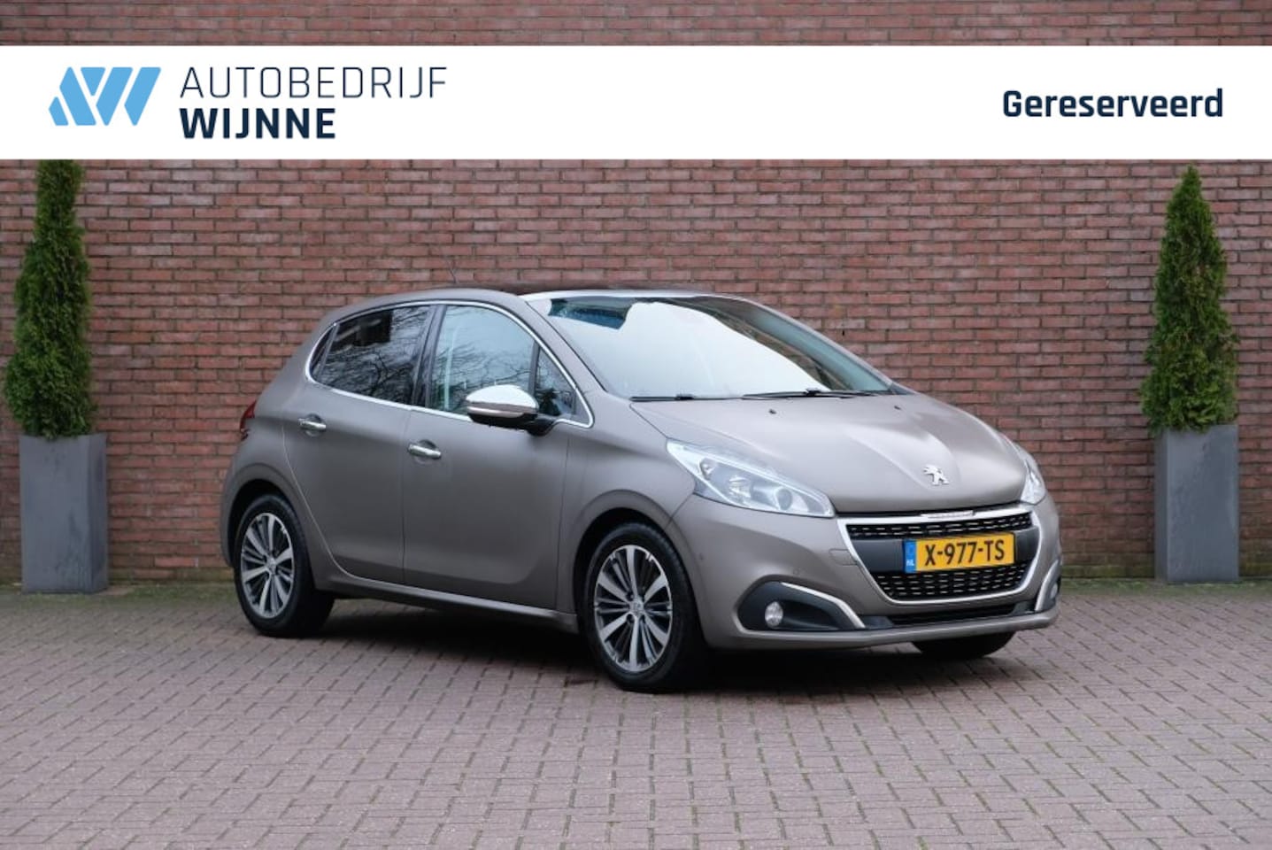 Peugeot 208 - 1.2 PureTech 82pk 5-drs Blue Lease Premium | App Connect | Climate | Leder | Panoramadak | - AutoWereld.nl