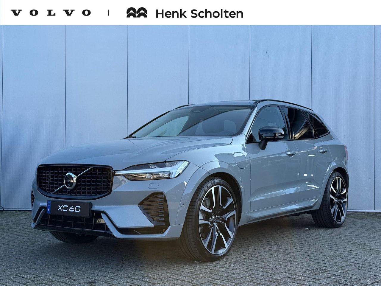 Volvo XC60 - T8 Plug-in hybrid AWD AUT8 455PK Ultra Dark, 740 Vapour Grey Metallic, Nappa Leder met Ven - AutoWereld.nl