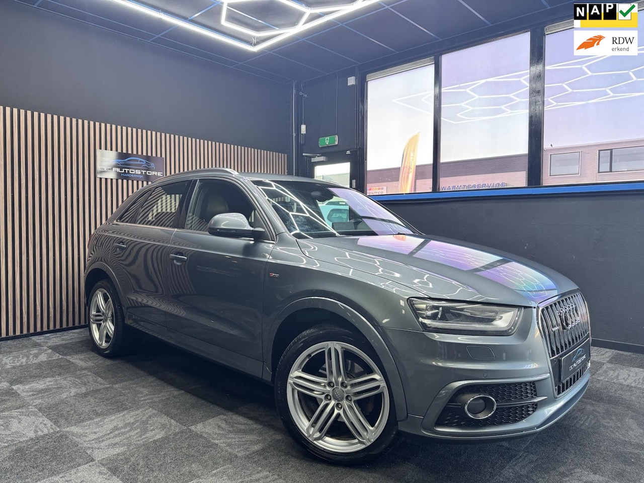 Audi Q3 - 2.0 TFSI quattro S Edition s tronic 1e Eig leder navi Cruise 19inch led Xenon 2x S-line in - AutoWereld.nl