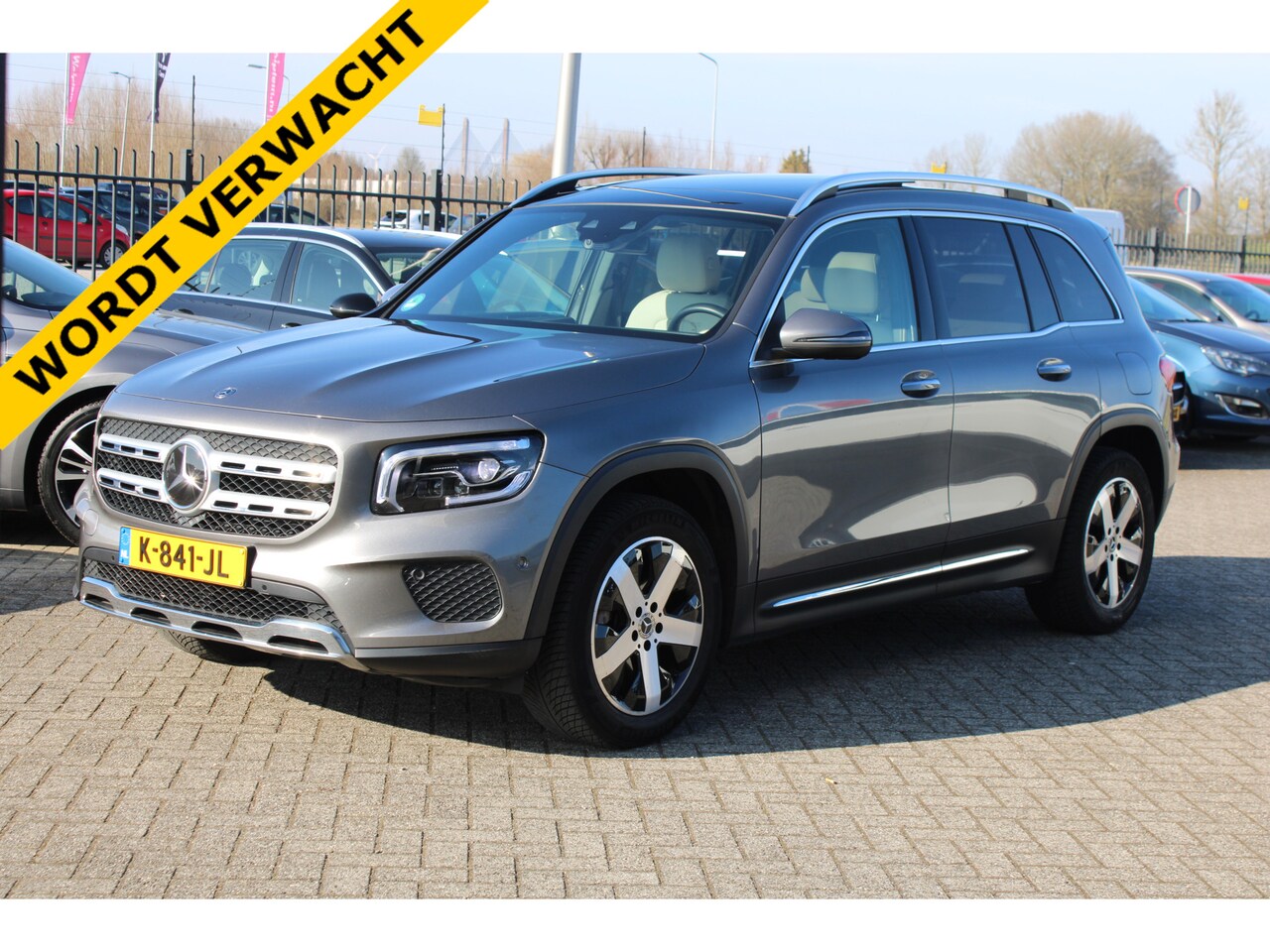 Mercedes-Benz GLB - 200 AUT7 Business Solution Luxury PANORAMADAK DISTRONIC SFEER CARPLAY KEY-LESS GO - AutoWereld.nl