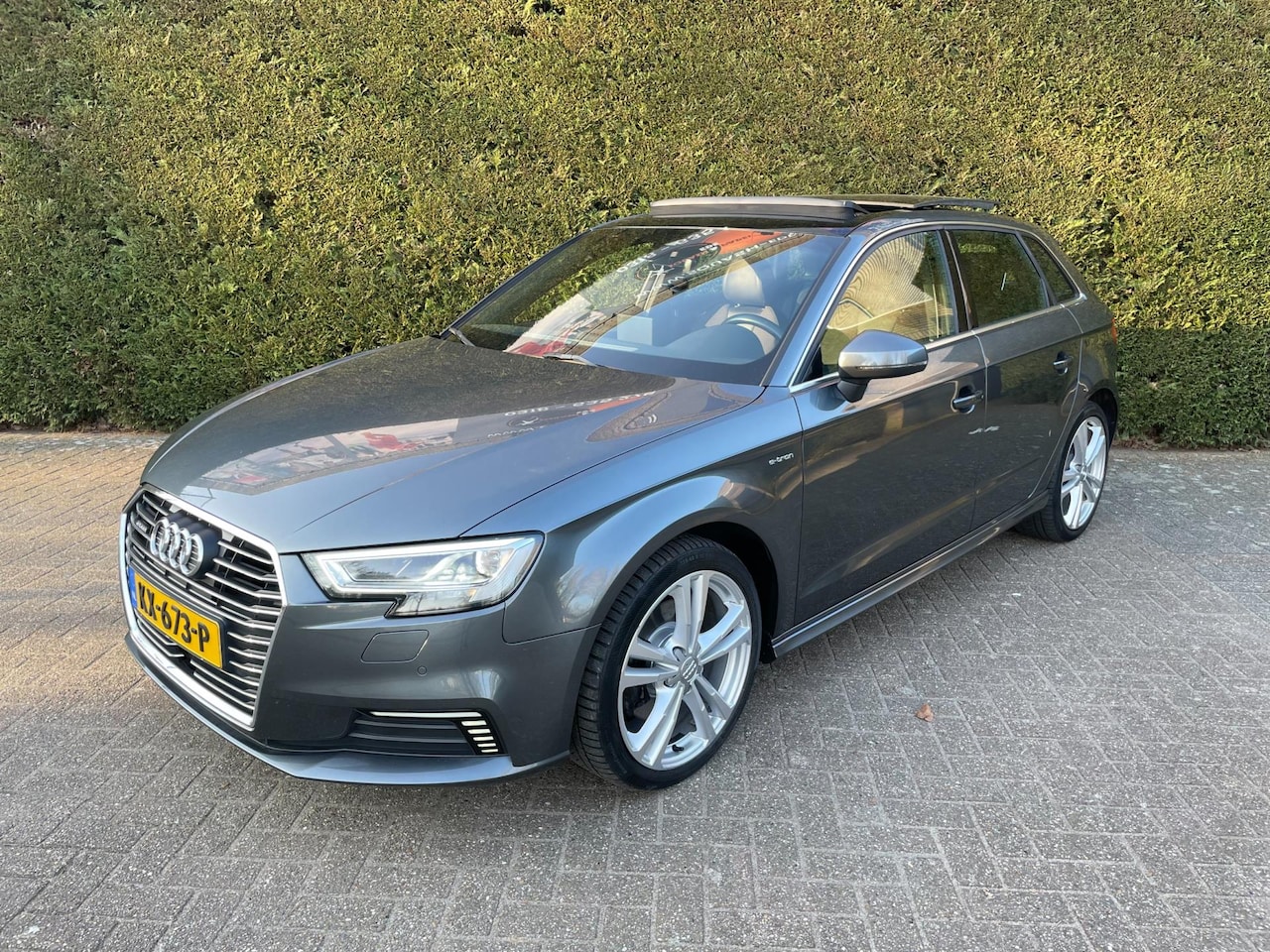 Audi A3 Sportback - 1.4 e-tron Facelift ! S-line, Panorama dak, Virtual cockpit, Apple carplay ! - AutoWereld.nl