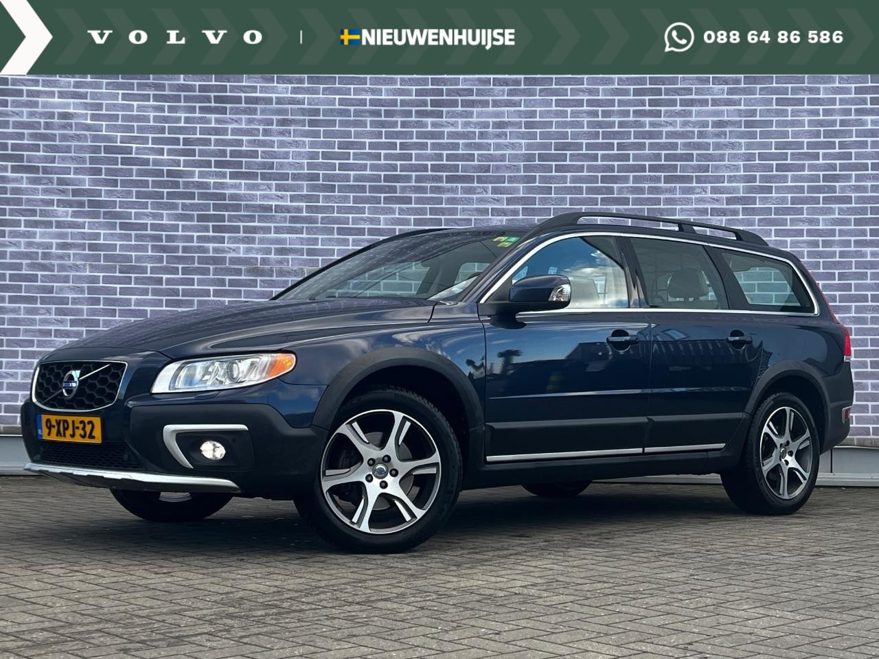 Volvo XC70 - 2.0 D4 FWD Nordic+ | Luxury Line | Schuif Kantel Dak | 18" | Trekhaak | Navigatie | Power - AutoWereld.nl