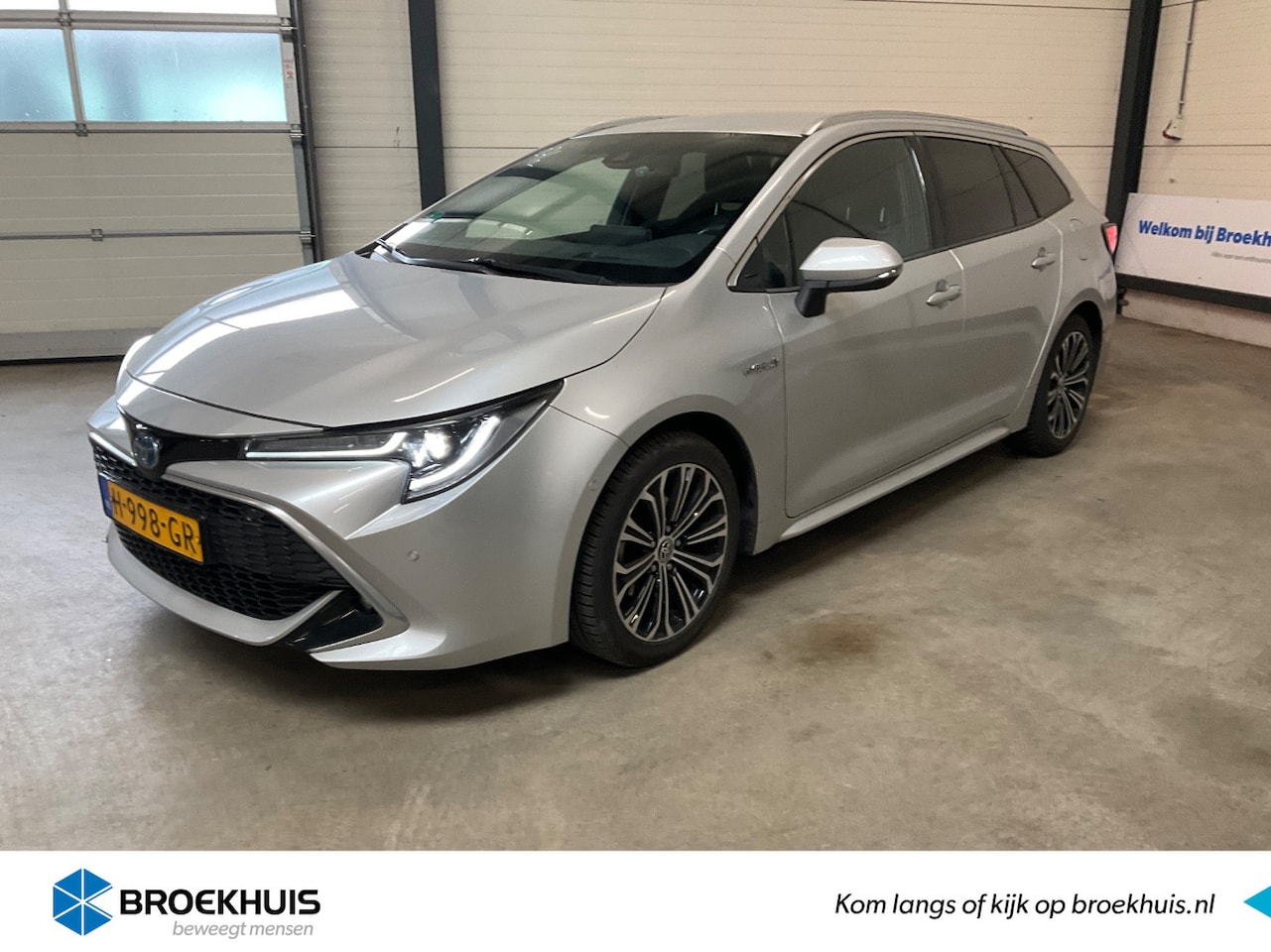 Toyota Corolla Touring Sports - 1.8 Hybrid Executive | Trekhaak | Navi | Clima | Cruise Adaptive | LED | Keyless | Stoelve - AutoWereld.nl