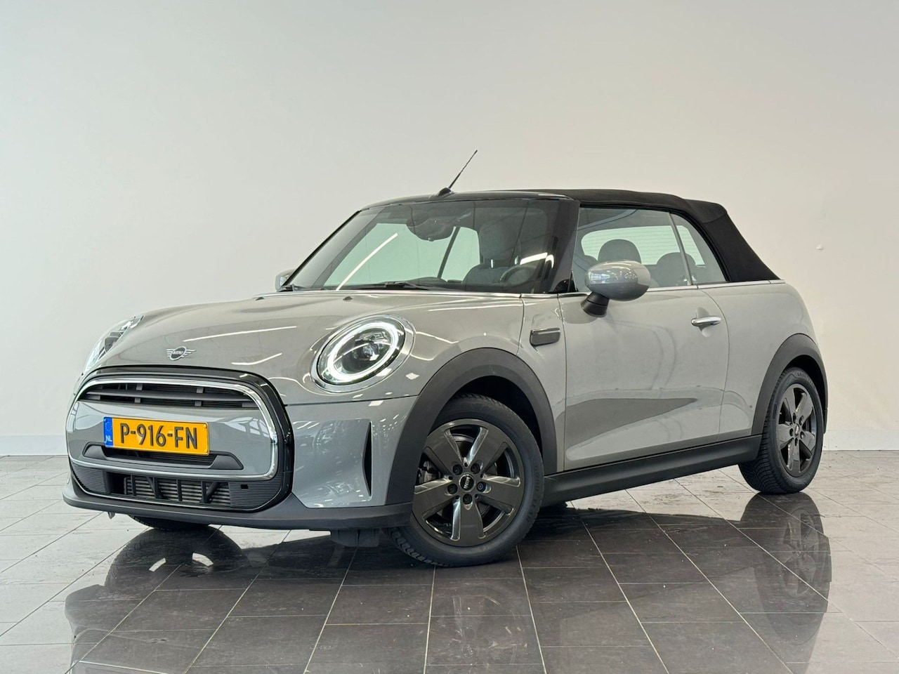 MINI Cabrio - Mini 1.5 Cooper Business Edition | Airco | Cruise control | Carplay | Leder | Alarm | DAB - AutoWereld.nl