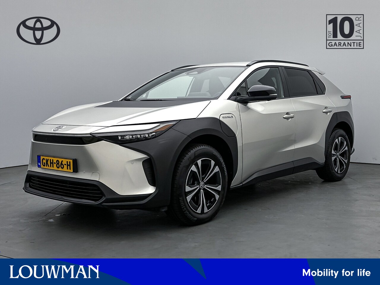 Toyota bZ4X - Dynamic 71 kWh | Parkeersensoren | Trekhaak | Dodehoek Ass. | Stoel en stuurwiel verwarmd - AutoWereld.nl