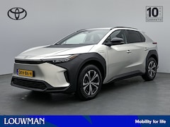 Toyota bZ4X - Dynamic 71 kWh | Parkeersensoren | Trekhaak | Dodehoek Ass. | Stoel en stuurwiel verwarmd