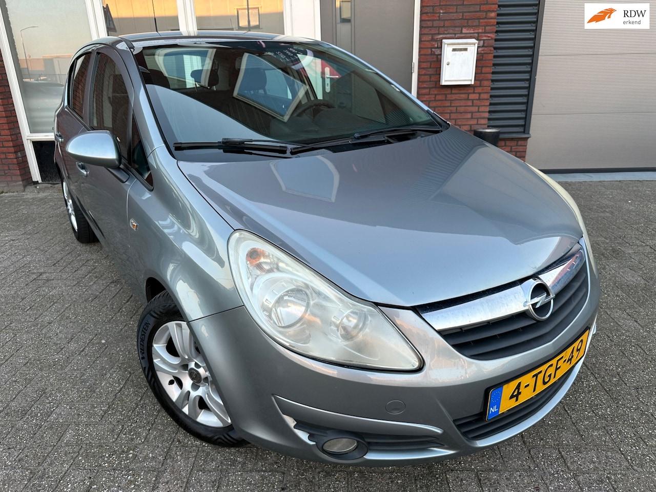 Opel Corsa - 1.4-16V '111' Edition / Airco / Cruise / 5DRS / LM - AutoWereld.nl