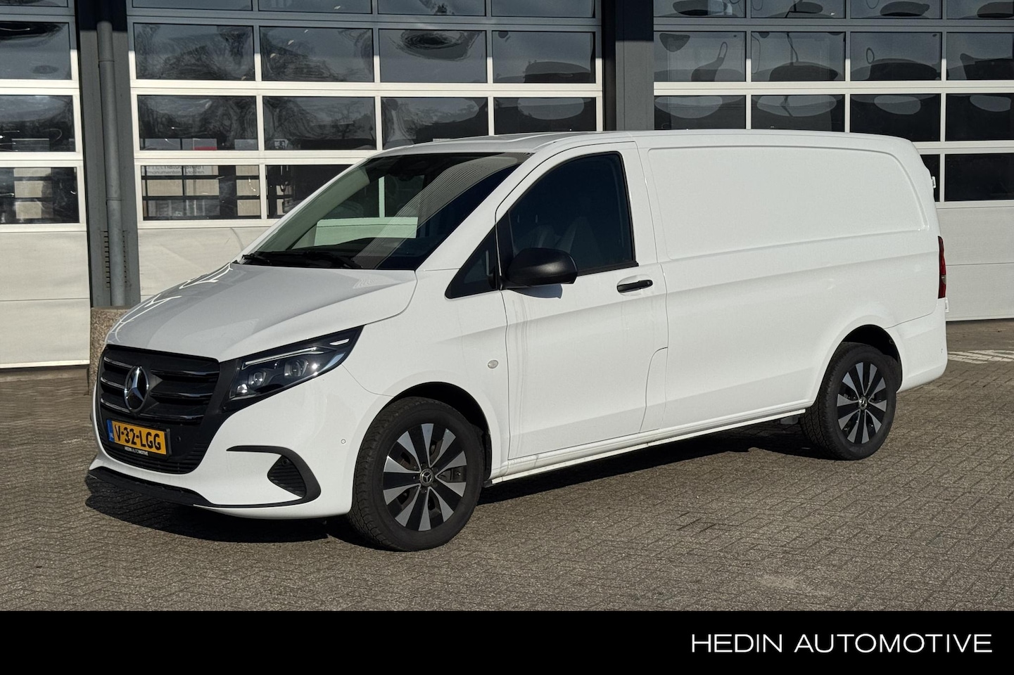 Mercedes-Benz Vito - 116 L2 Automaat | Trekhaak | Standkachel | Stoelverwarming | Parkpilot | Spiegelpakket - AutoWereld.nl