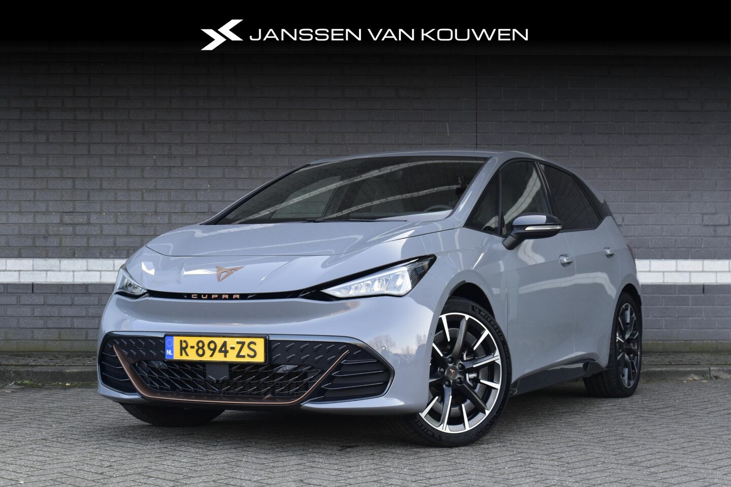 CUPRA Born - Performance 62 kWh / SOH 96% / Alcantara / LED / 20" / 360 Camera / Massage / Beats Audio - AutoWereld.nl