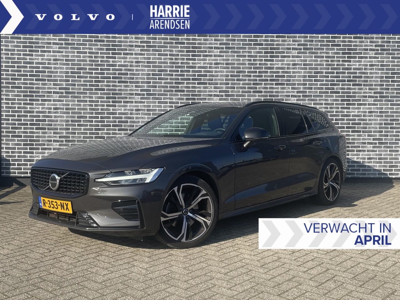 Volvo V60 - 2.0 B4 Plus Dark | Harman Kardon audio | Sportstoelen | Trekhaak inklapbaar | Adaptieve Cr - AutoWereld.nl