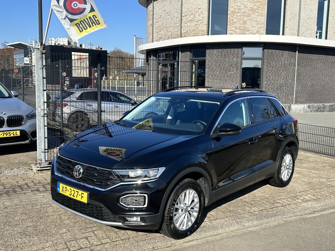 Volkswagen T-Roc - 1.5 TSI Style ..Led..Panoramadak.. - AutoWereld.nl