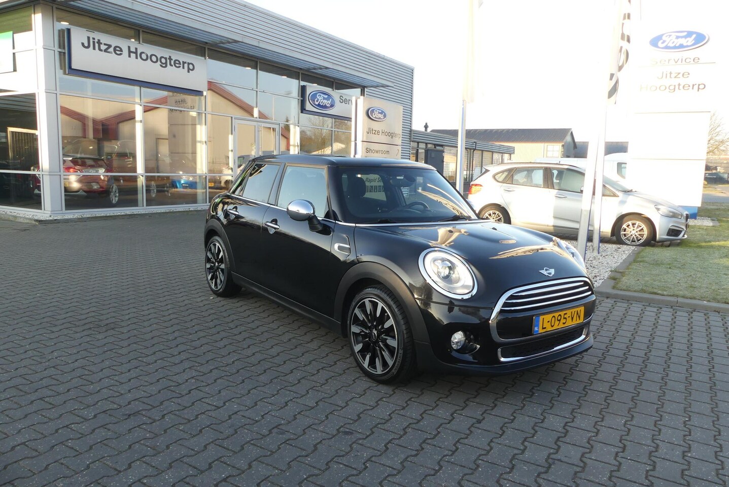 MINI Cooper - Mini 1.5 Chili 5 DEURS,NAVI,OPENDAK,17 INCH, CHROOMPAKKET. - AutoWereld.nl