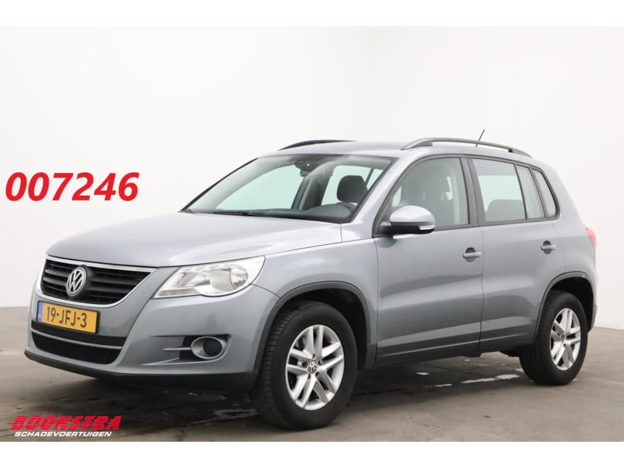 Volkswagen Tiguan - 2.0 TDI 4Motion Comfort&Design Clima Cruise - AutoWereld.nl