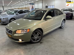 Volvo S40 - 1.8 Edition II / DEALER ONDERHOUDEN / NAVI-MULTIEMEDIA / RIJDT SCHAKELT GOED