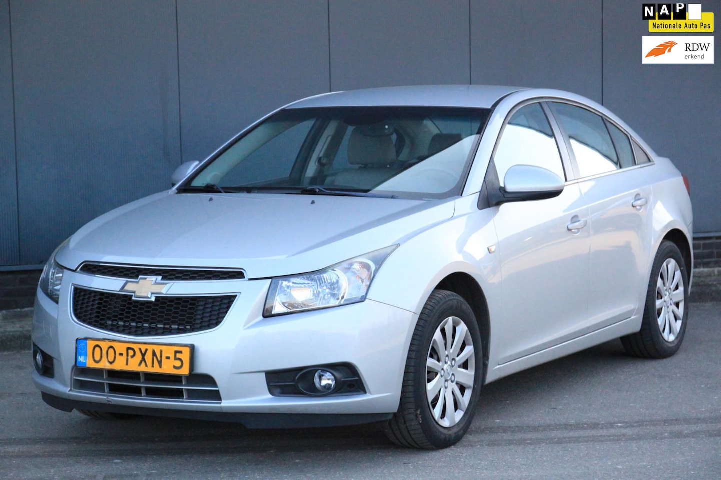 Chevrolet Cruze - 1.8 LT Leer/Navigatie/ Parkeersensor - AutoWereld.nl