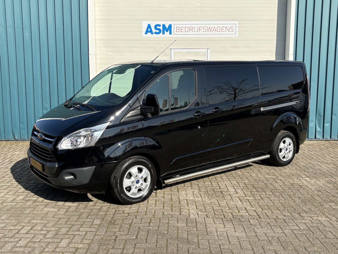 Ford Transit Custom - 290 2.0 131Pk TDCI L2H1 Limited DC / Cruise / Airco / 2X SCHUIFDEUR / Navi / Trekhaak / Ap - AutoWereld.nl