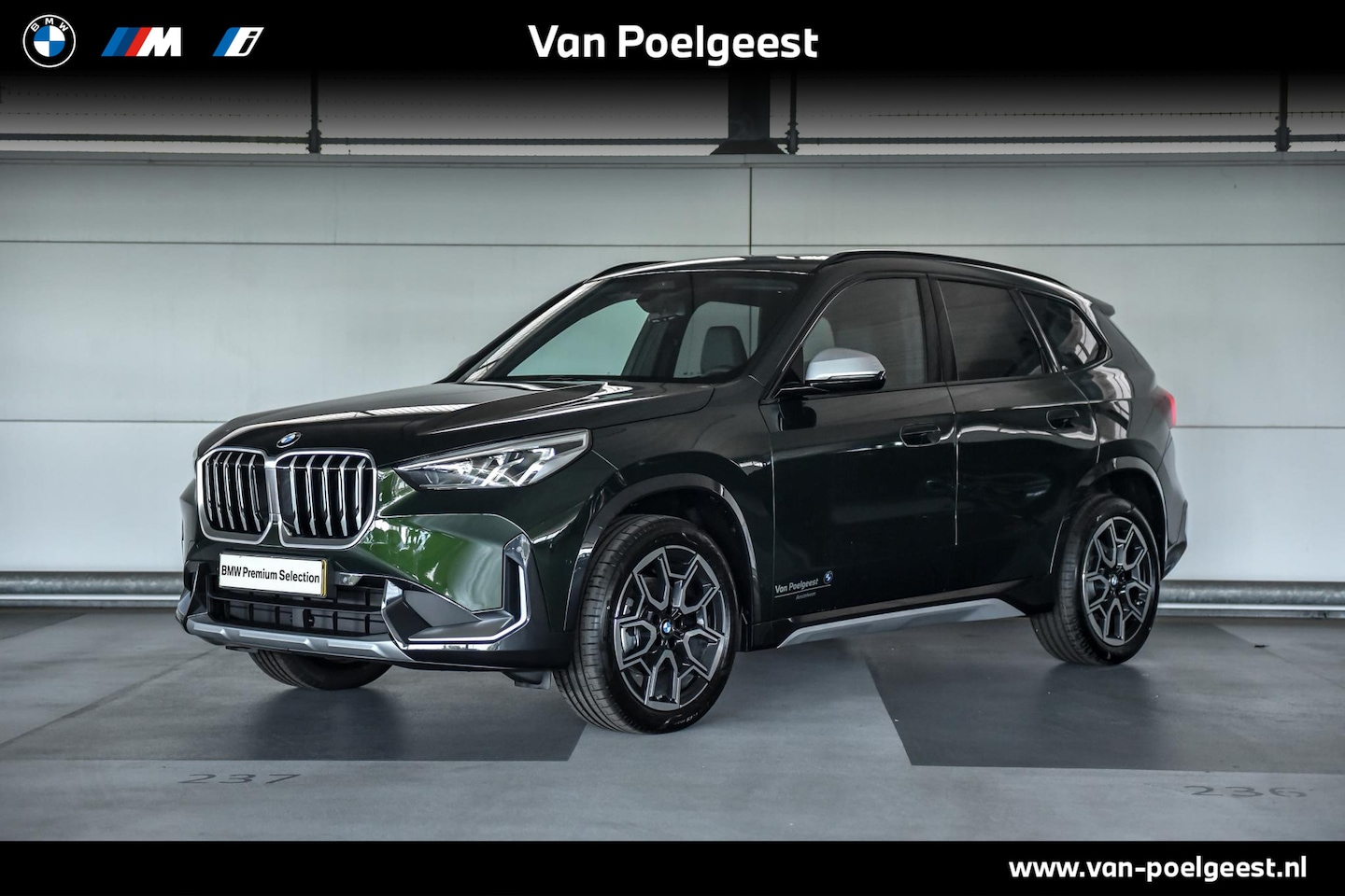 BMW X1 - sDrive18i | Glazen panoramadak | Trekhaak met elektrisch wegklapbare kogel - AutoWereld.nl