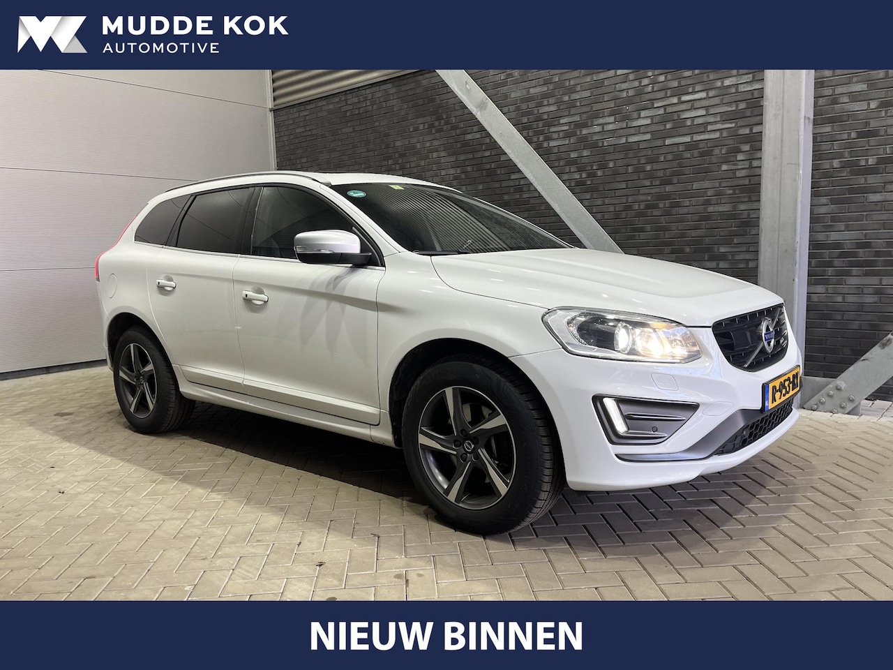 Volvo XC60 - 3.0 T6 AWD R-Design | ACC | Panoramadak | harman/kardon | Trekhaak | Stoel+Stuurverwarming - AutoWereld.nl