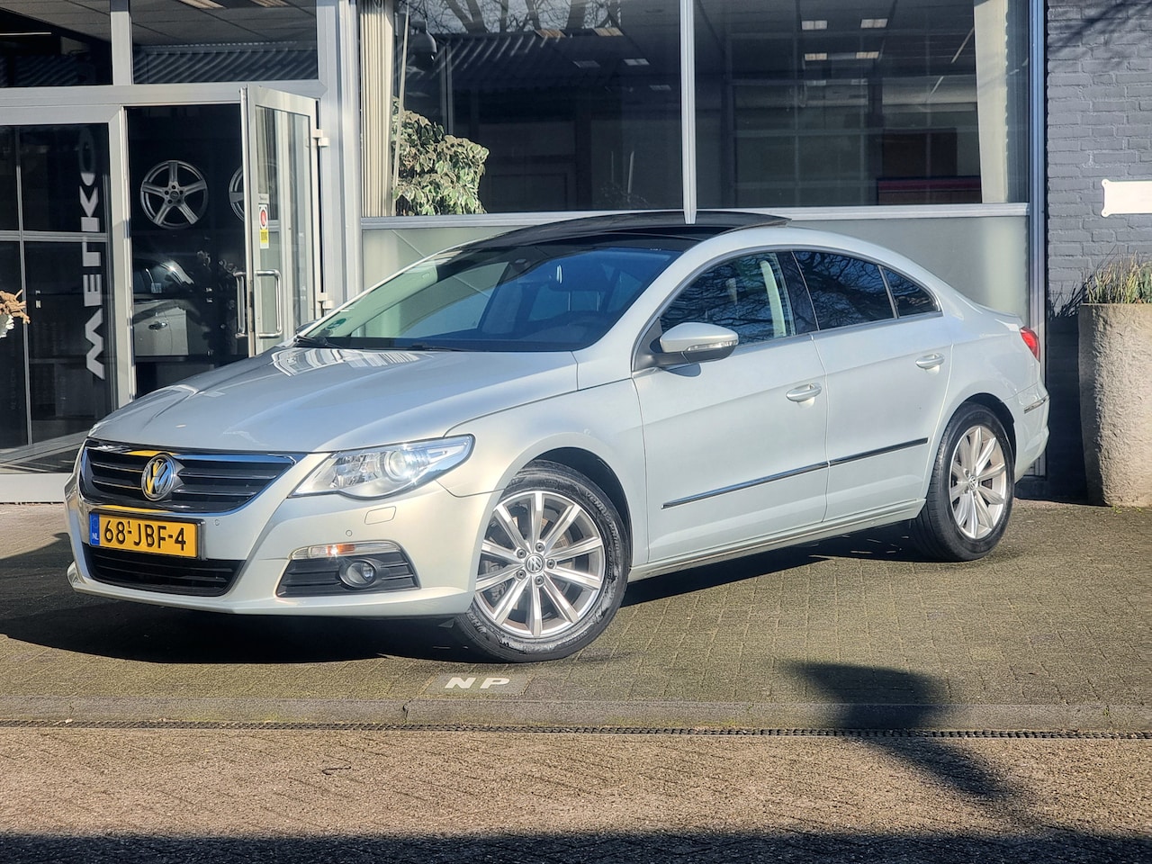 Volkswagen Passat CC - 1.8 TSI 4p. PANO / BLUETOOTH / NAVI / CRUISE - AutoWereld.nl