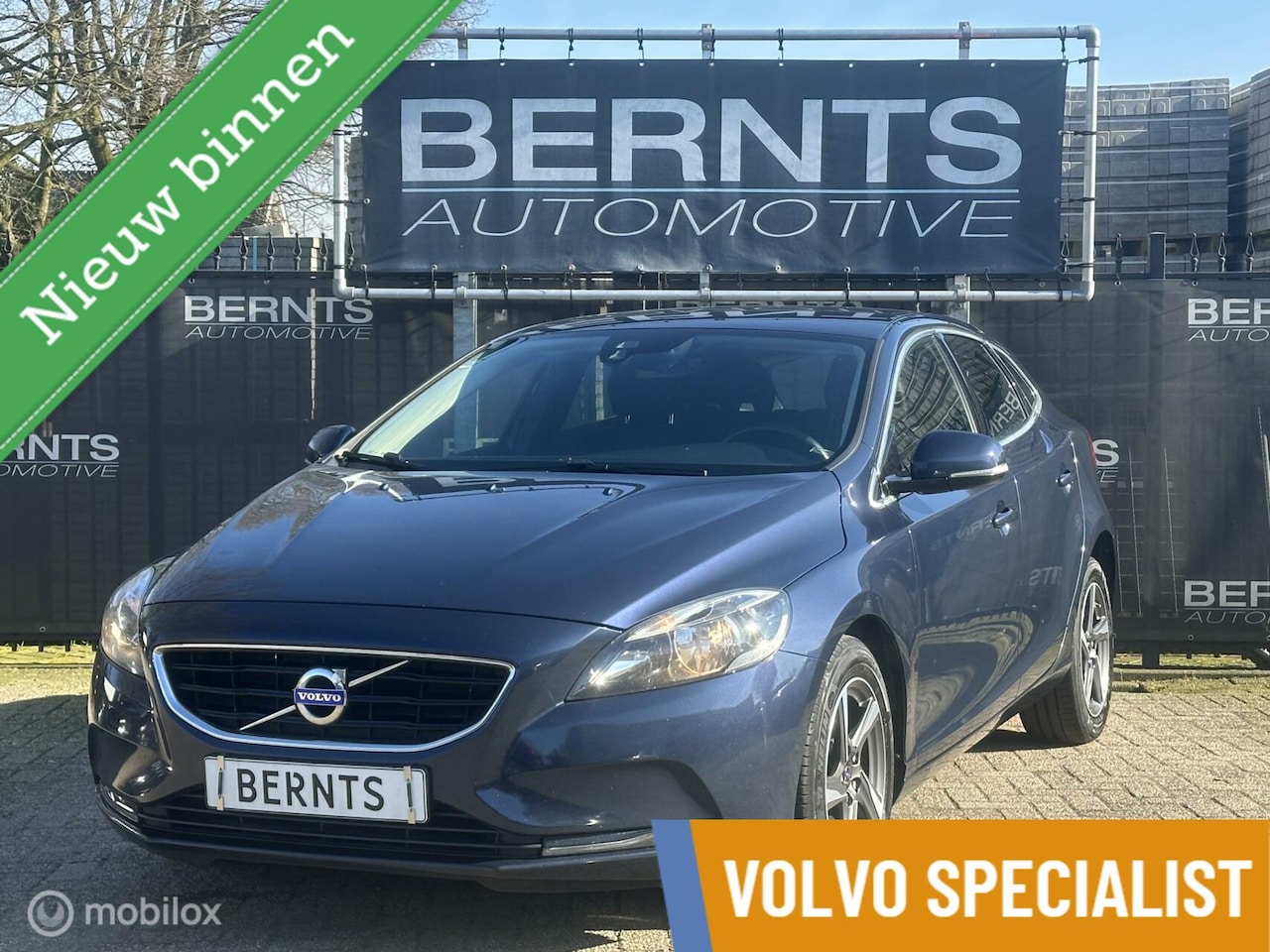 Volvo V40 - D4|Navigatie|Bluetooth|Parkeersensoren|Digitaal instrumentenpaneel - AutoWereld.nl