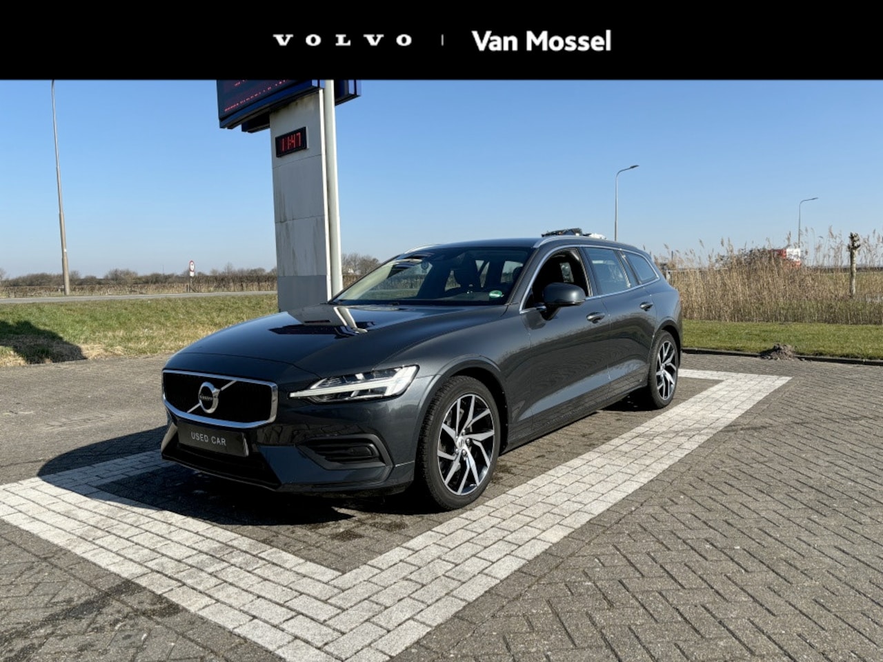 Volvo V60 - T5 Momentum Leder Apple Carplay Trekhaak Automaat - AutoWereld.nl