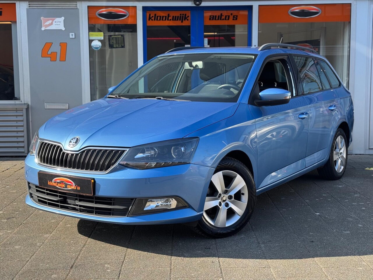 Skoda Fabia Combi - 1.2 TSI Ambition Business Navigatie Cruise Trekhaak Nw Model - AutoWereld.nl