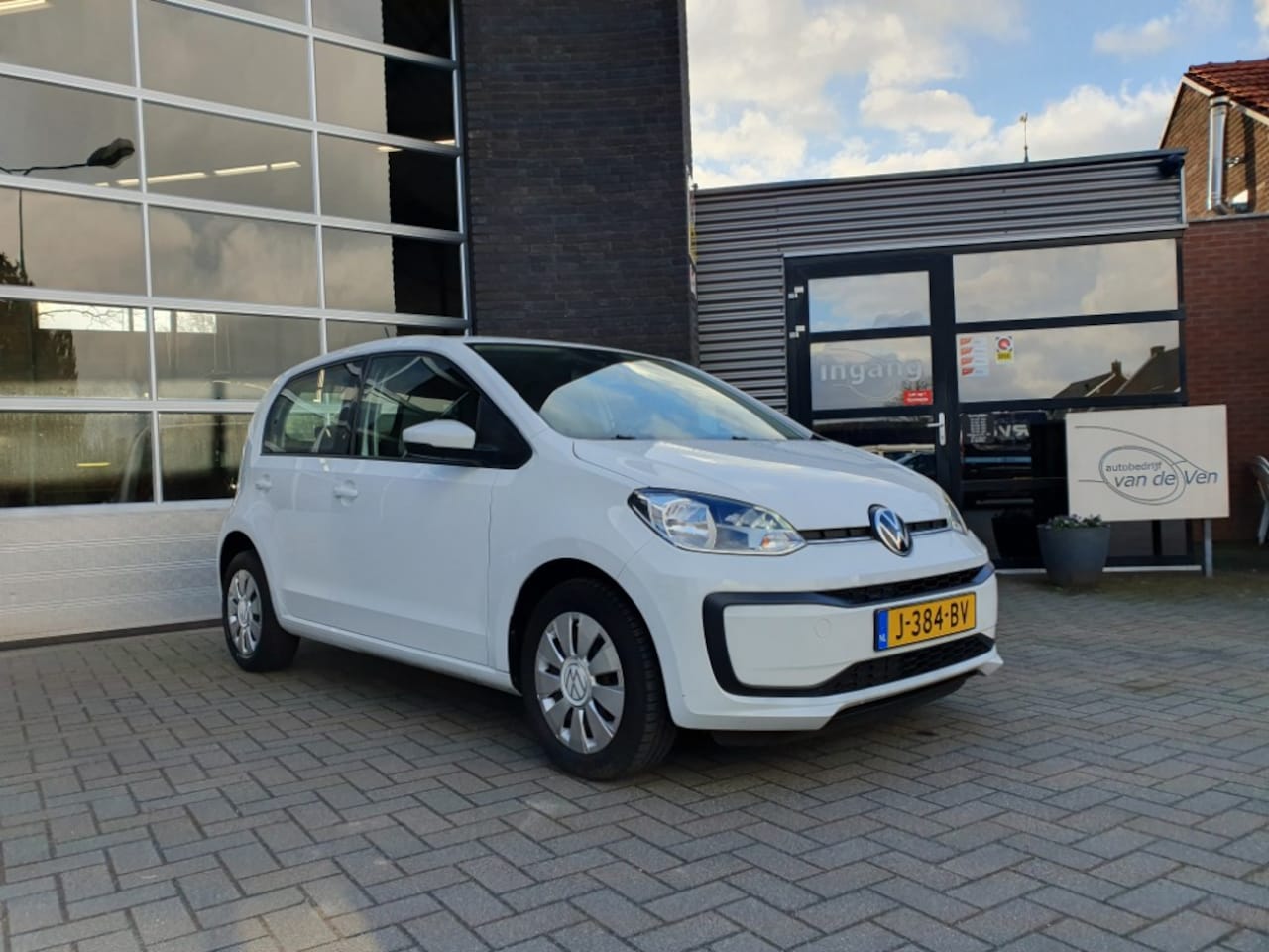 Volkswagen Up! - 1.0 BMT move up! airco, centrale vergrendeling, bleu tooth. - AutoWereld.nl