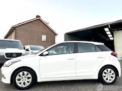 Hyundai i20 - I-20 Gereserveerd 1.0 T-GDI Turbo 101pk Comfort 5drs - 55dkm nap - line assist - navi - ca