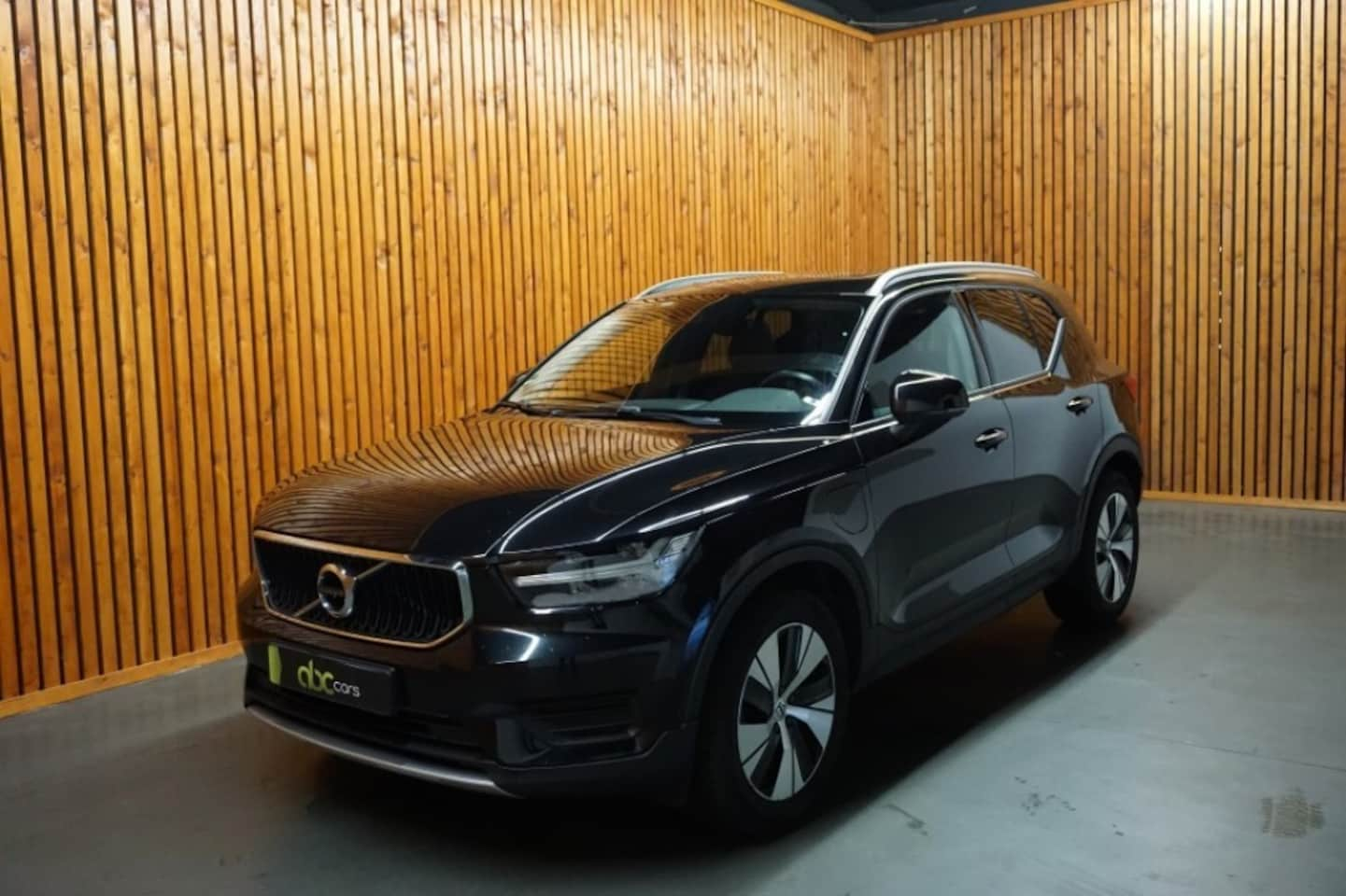 Volvo XC40 - 1,5 T5 TWIN ENGINE MOMENTUM PRO AUTOMAAT/PANODAK - AutoWereld.nl