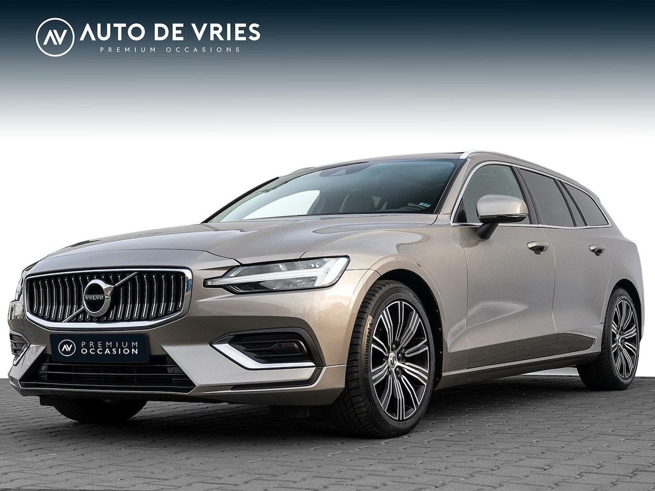 Volvo V60 - 2.0 B3 Automaat 163pk Inscription | Leder | Panoramadak | Pilot Assist | Trekhaak - AutoWereld.nl