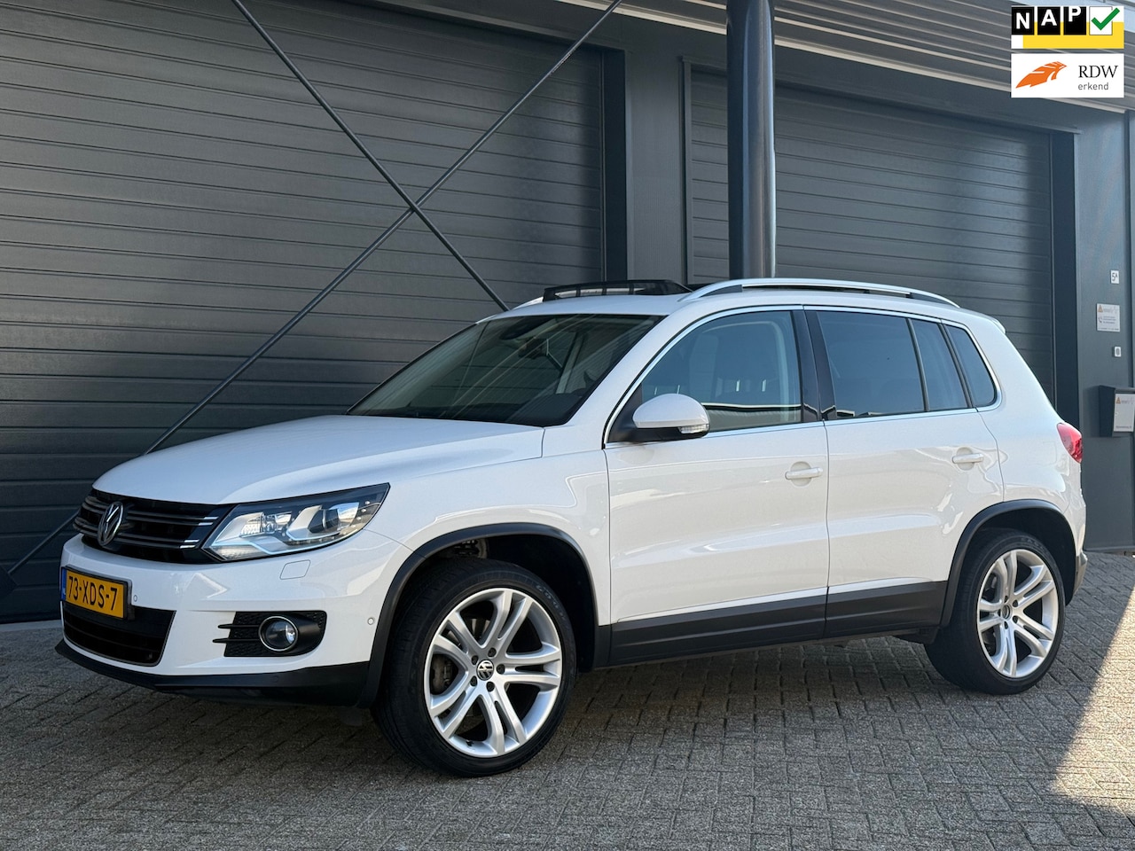 Volkswagen Tiguan - 1.4 TSI Sport&Style, Pano, Navi, PDC, Trekhaak, NL auto - AutoWereld.nl