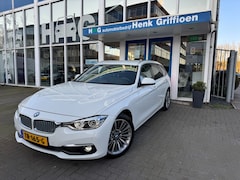 BMW 3-serie Touring - 318i Luxury Edition I Leer I Navigatie I Sportstoel I Xe