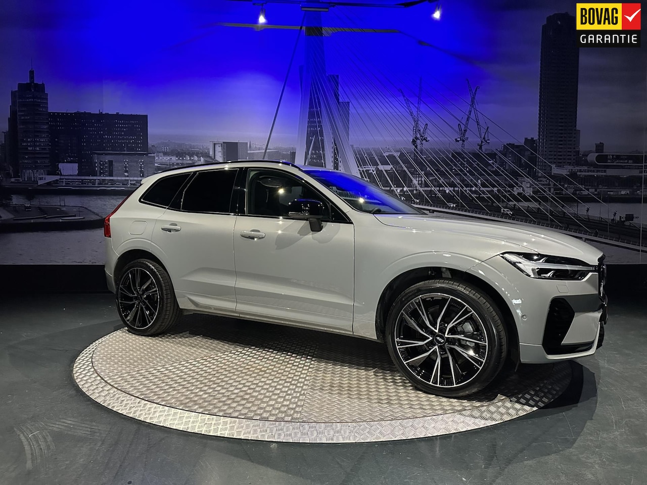 Volvo XC60 - 2.0 T6 Plug-in hybrid AWD Plus Dark *Pano*PilotPro*Leder* - AutoWereld.nl