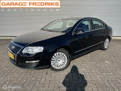 Volkswagen Passat - 2.0 FSI Comfortline | Trekhaak | Climate|