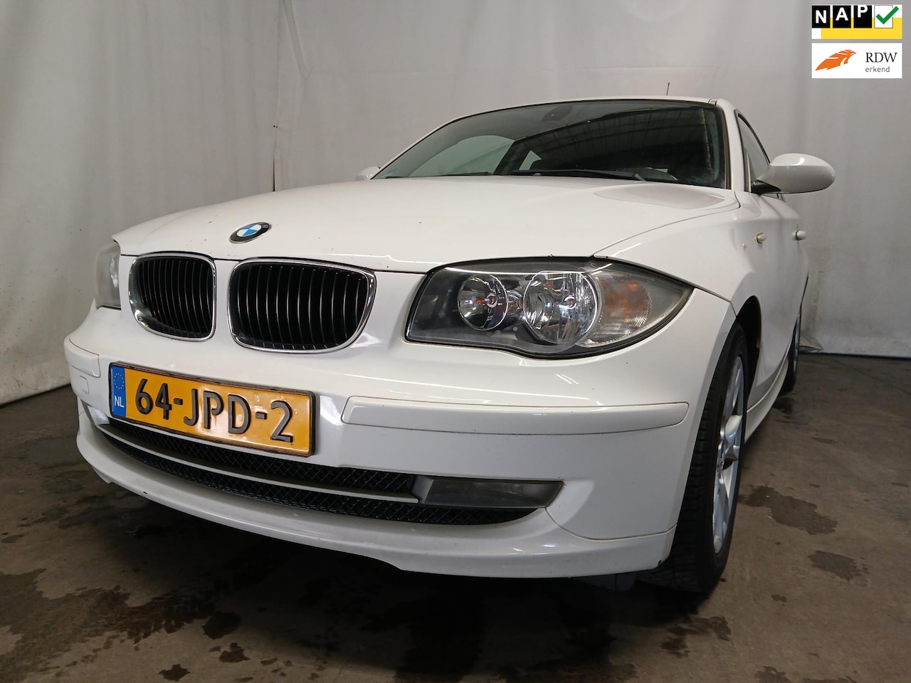 BMW 1-serie - 118i Business Line - Airco - Schade - AutoWereld.nl