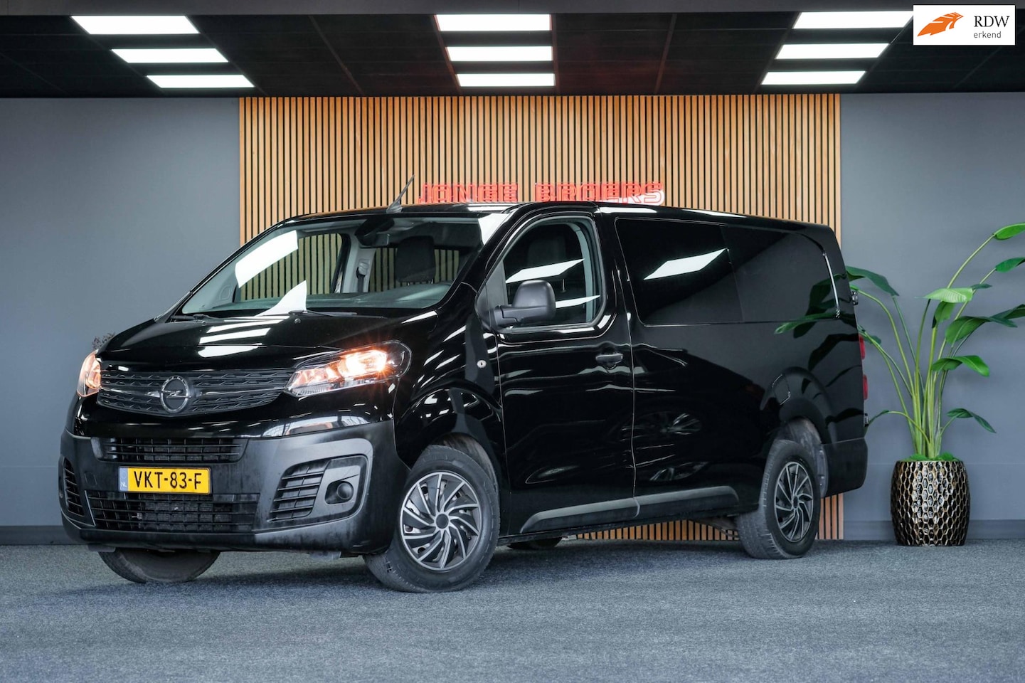 Opel Vivaro - 2.0 CDTI L3H1 DC Edition 2.0 CDTI L3H1 DC Edition - AutoWereld.nl