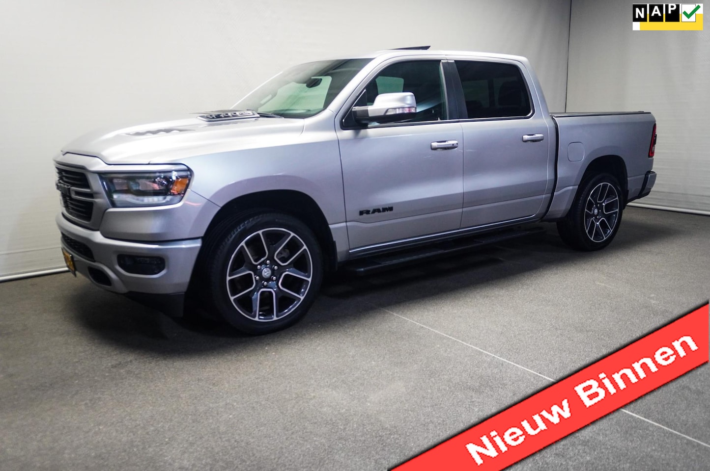 Dodge Ram 1500 - 5.7 V8 4x4 Crew Cab Laramie 5.7 V8 4x4 Crew Cab Laramie - AutoWereld.nl