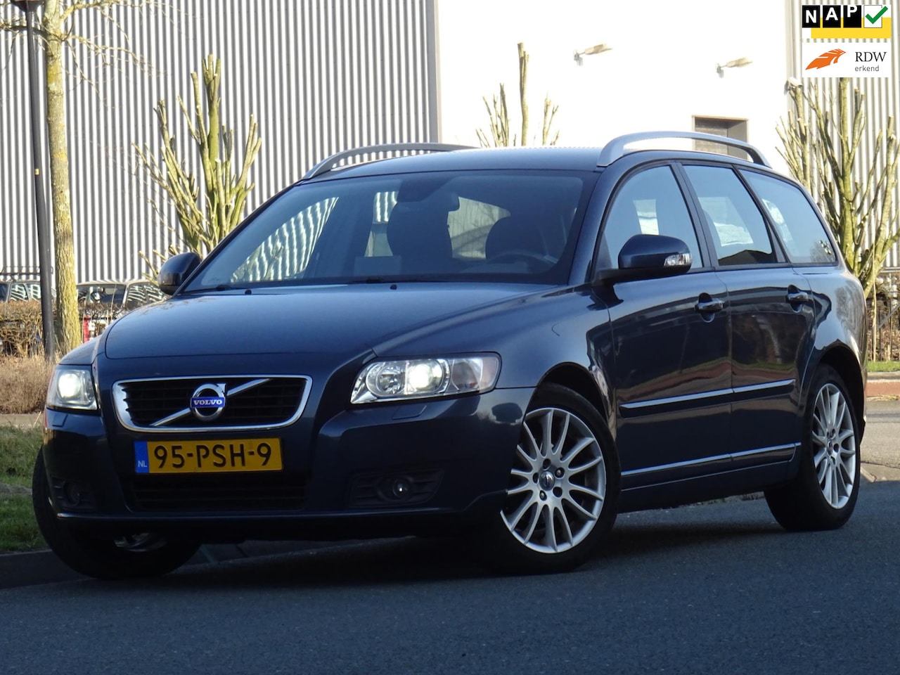 Volvo V50 - 2.0 Sport NAP/NAVI/AIRCO/CRUISE/XENON/PDC/APK 2026 - AutoWereld.nl