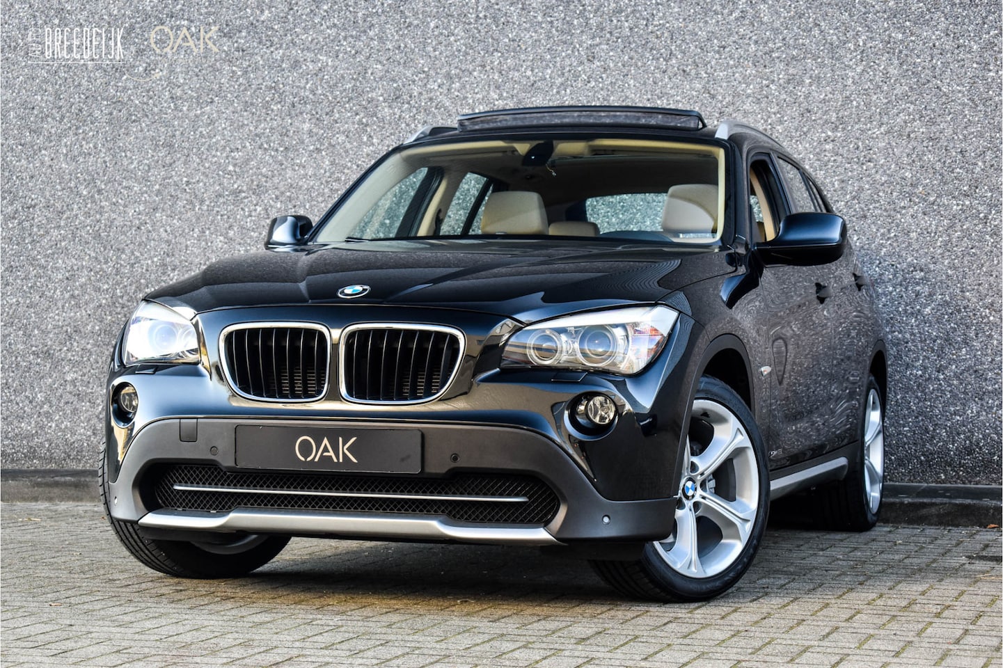 BMW X1 - sDrive18i Executive | Navigatie | Xenon | Panorama | Leder | Saphire Zwart - AutoWereld.nl