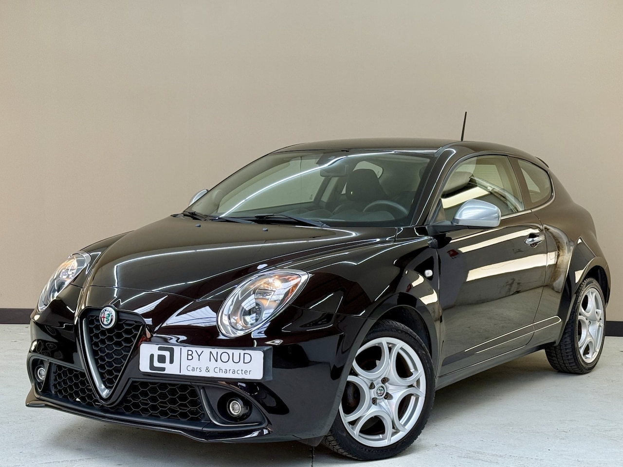 Alfa Romeo MiTo - 1.4 Super 1.4 Super, 78Pk, 2017, 1ste Eigenaar, Nero Etna, Climate control, Cruise control, Bluetoot - AutoWereld.nl