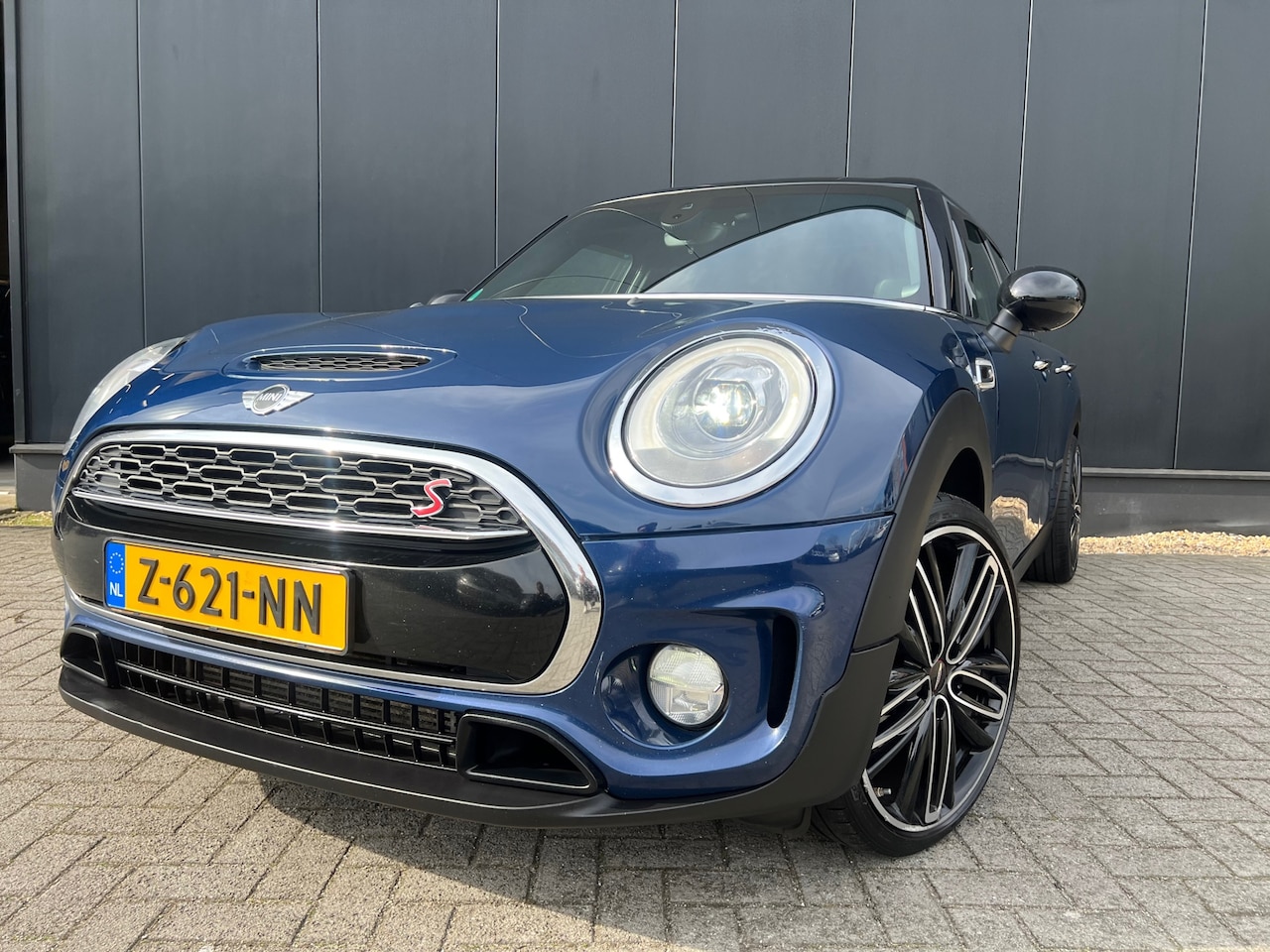 MINI Clubman - 2.0 Cooper S Pepper '17 Aut/Leer/Navi/19'Lmv - AutoWereld.nl