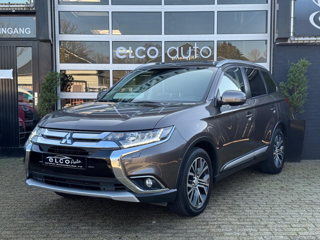 Mitsubishi Outlander - 2.0 Instyle+ 4WD / Kantel dak / Trekhaak / 7P - AutoWereld.nl