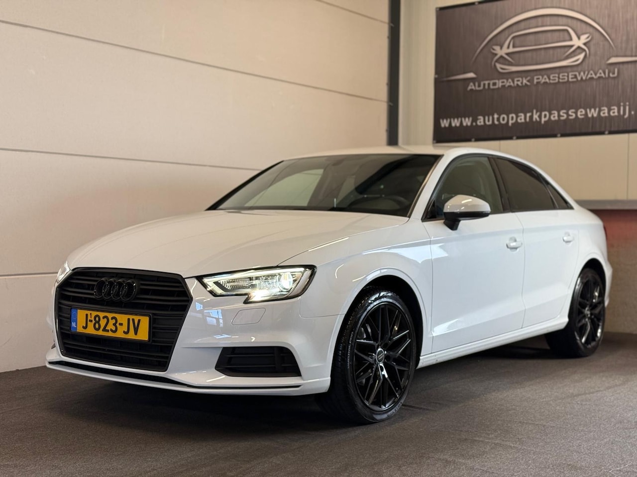 Audi A3 Limousine - 30 TFSI Pro Line Cruise Control, Airco, Navigatie, LED, NAP, Dealer Onderhouden - AutoWereld.nl